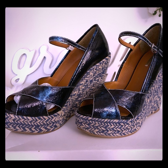 Shoe - Picture 1 of 7